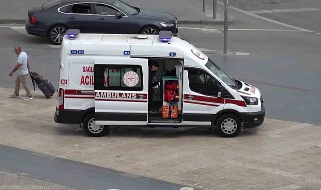 Meydanda merdivenlerden düşen şahıs yaralandı