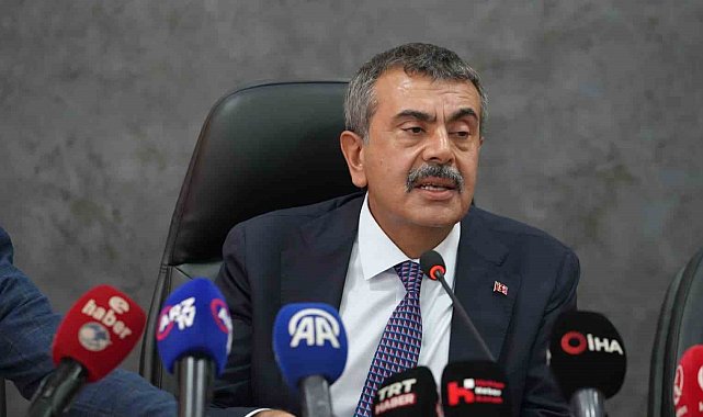 Milli Eğitim Bakanı Tekin'de CHP Genel Başkanı Özgür Özel'e şarkılı gönderme;