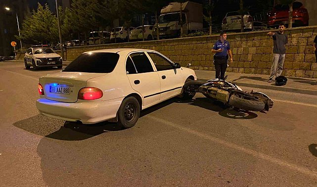 Motosiklet ile otomobil çarpıştı: 2 yaralı