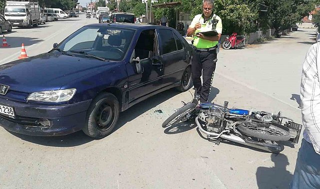 Motosiklet ile otomobil çarpıştı: 2 yaralı