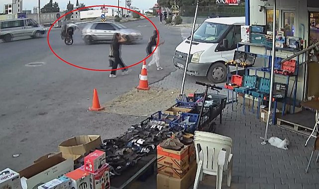 Motosikletin otomobile ok gibi saplandığı anlar kamerada