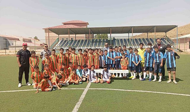 Müdür Aksoy'dan minik sporculara ziyaret