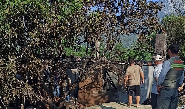 Müstakil ev alevler içinde kaldı, aile fertleri kendilerini camdan dışarı atarak kurtardı