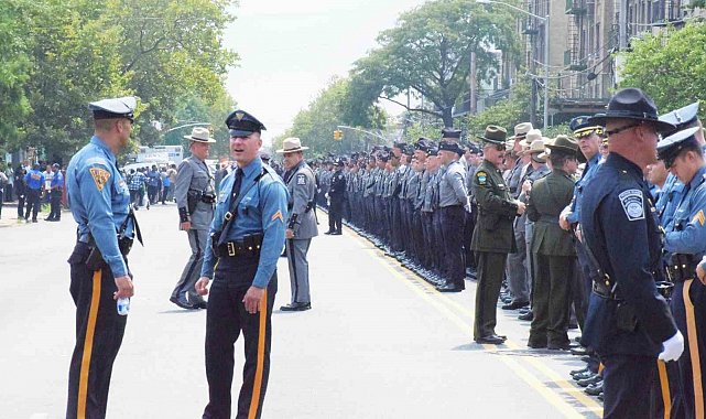 New York'ta öldürülen polis memuru İslam son yolculuğuna uğurlandı