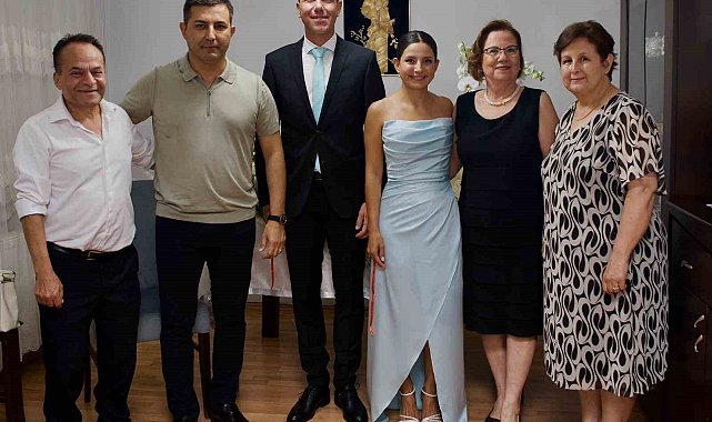 Nişan yüzüklerini Başkan Günel taktı