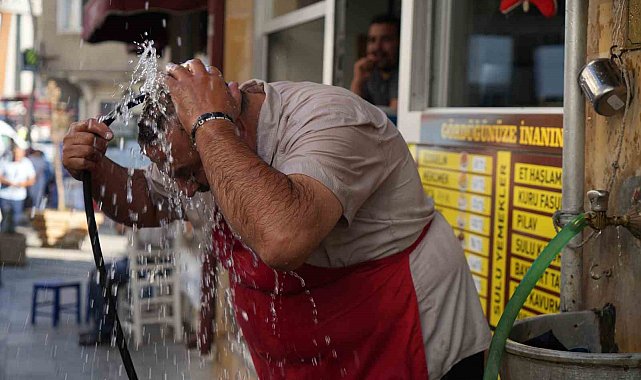 Ocak başından hortum başına: Bayburt'ta kavurucu sıcağa 'hortumlu' çözüm