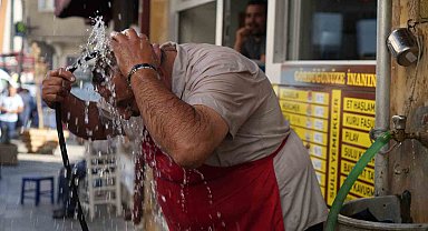 Ocak başından hortum başına: Bayburt'ta kavurucu sıcağa 'hortumlu' çözüm