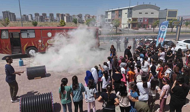 Öğrencilere afet güvenlik eğitimi verildi