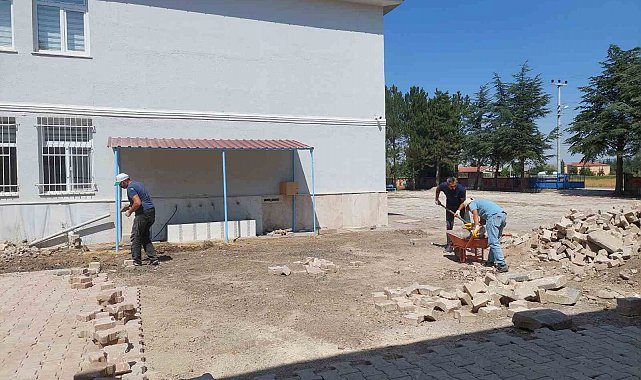 Okul idareci ve çalışanlarından örnek davranış