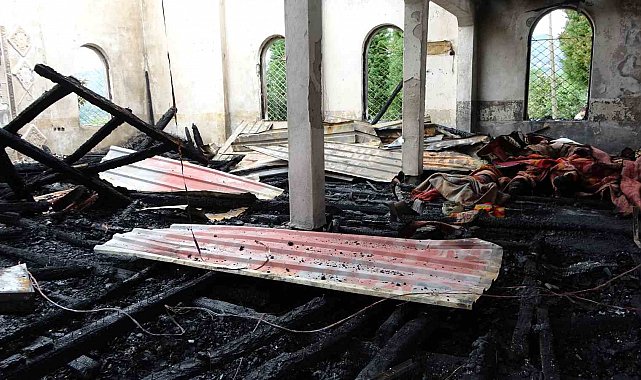 Ordu'da 60 yıllık cami küle döndü