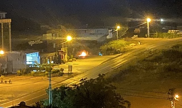 Ordu'da çöp konteynerinde çıkan yangın binaya sıçramadan söndürüldü