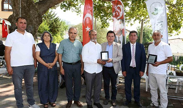 Osmangazi'nin gönüllü temizlik elçilerine teşekkür plaketi