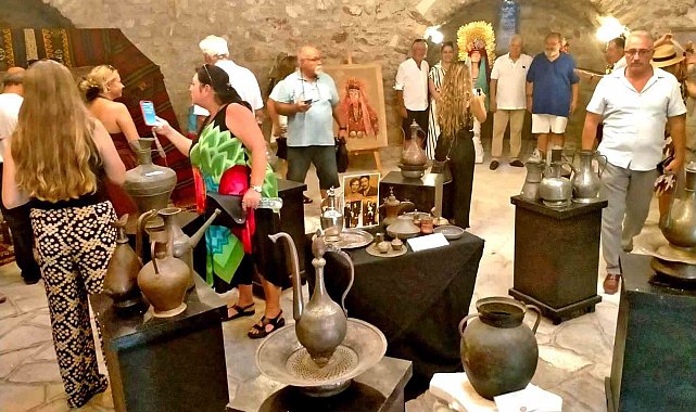 Osmanlı halk kıyafetleri ve yaşam kültürü Çeşme Kalesi'nde sergileniyor