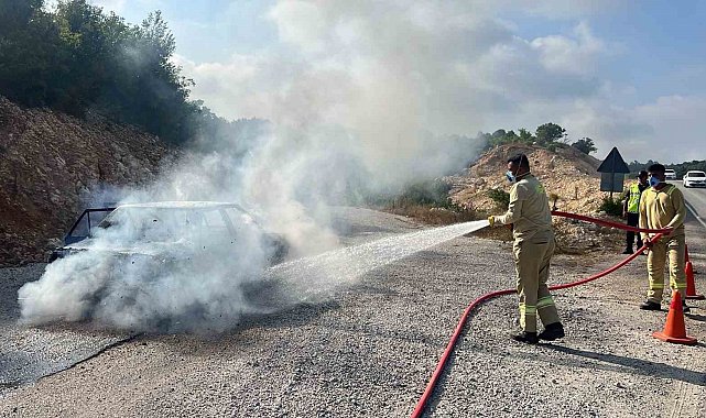Otomobil alev alev yandı, orman ekipleri söndürdü
