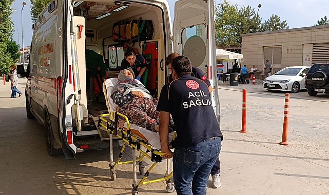 Otomobil kamyona çarptı: 4 yaralı