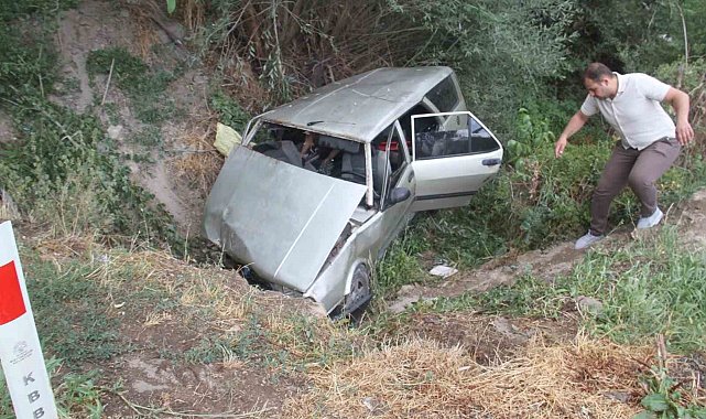 Otomobil kanala düştü: 3 yaralı