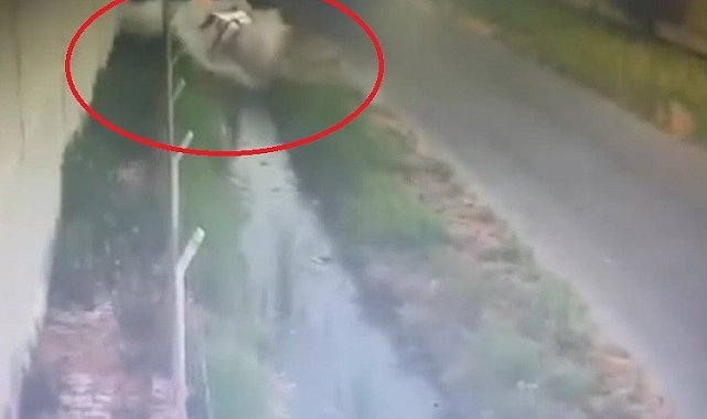 Otomobil sulama kanalına uçtu