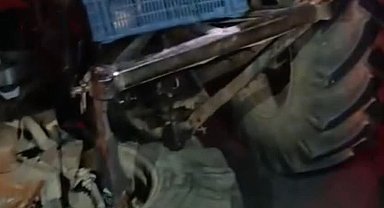 Otomobille çarpışan traktörün tekeri koptu: 2 yaralı