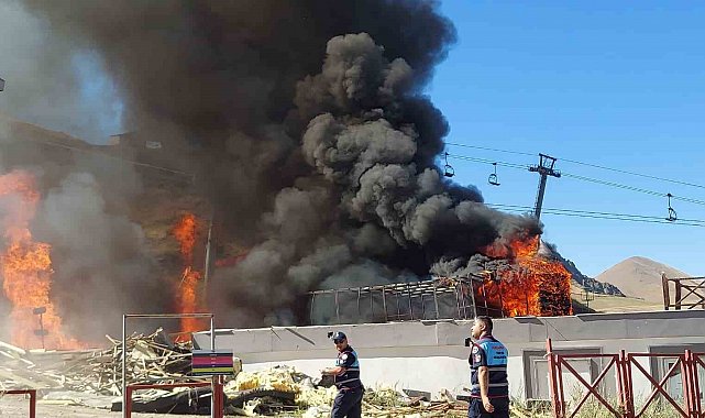 Palandöken Kayak Merkezi'ndeki yangın paniğe neden oldu