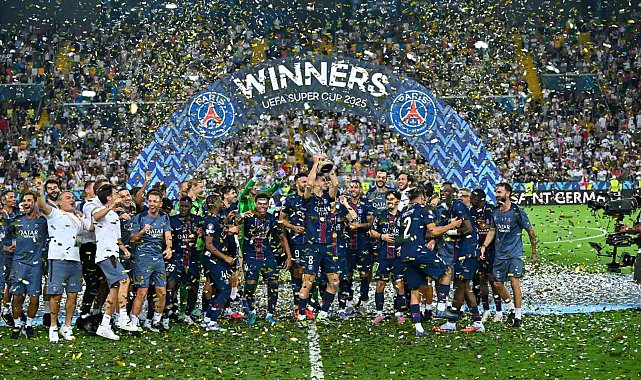 Paris Saint-Germain, Süper Kupa'yı ilk müzesine götürdü