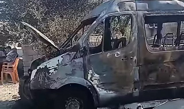 Park halindeki midibüs yandı