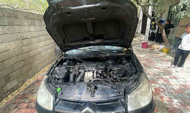 Park halindeki otomobil yandı