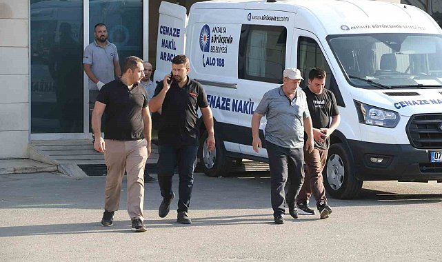 Pastane cinayetinde öldürülen genç kadının cenazesi yakınlarına teslim edildi