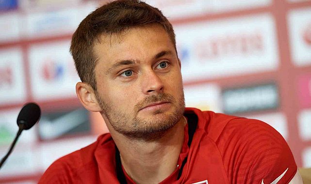 Polonyalı futbolcu Karol Linetty, Kocaelispor için Türkiye'de