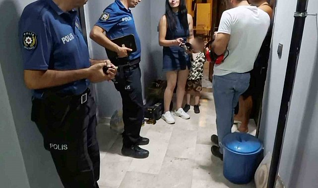 "Kapımı açın" diye feryat etti, kapı açılınca da içeri girmedi