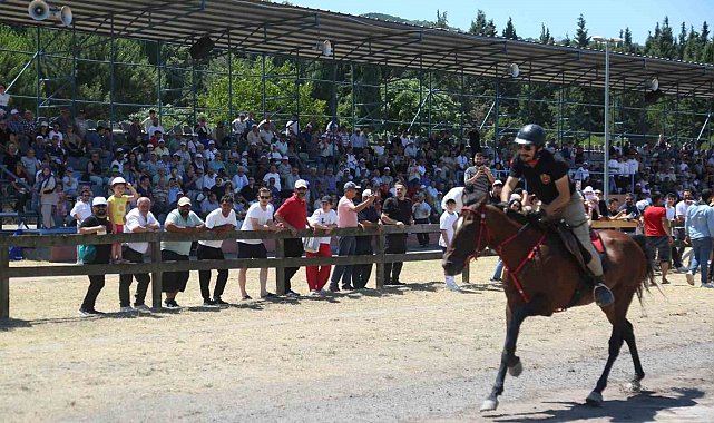 Rahvan at yarışları heyecanında sıra Gölcük koşusunda