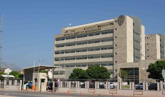 Rüşvet ve yolsuzluk soruşturmasında gözaltına alınan 15 kişi adliyede