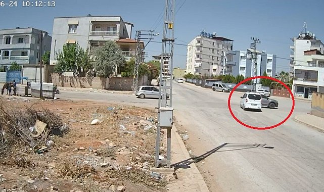 Sabırsızlığı başına iş açan sürücü, sağdan sollama yaparken kaza yaptı