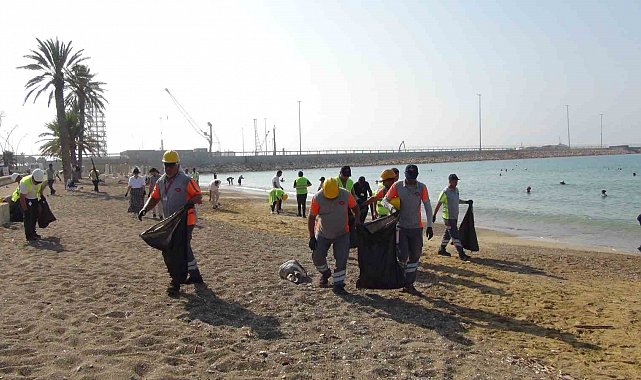 Sahilden plastik, cam ve çeşitli atıklar toplandı