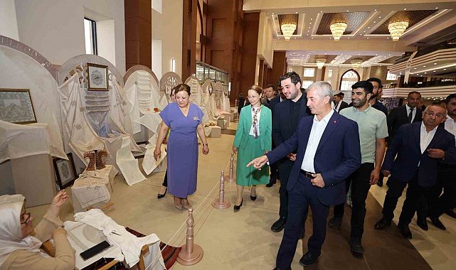 Şahinbey Belediyesi yaz okulu kursiyerlerinin el emeği sergisi açıldı