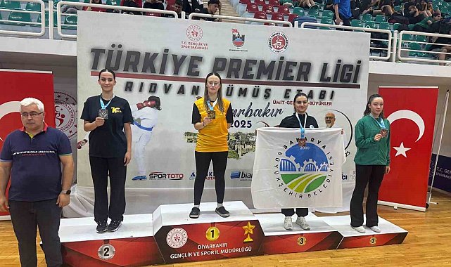 Sakarya'nın başarılı sporcuları Diyarbakır'da kürsüye çıktı