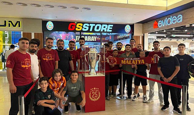 Şampiyonluk kupası Malatya'da taraftarla buluştu