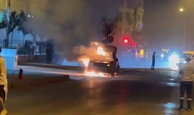 Samsun'da otomobil alev alev yandı