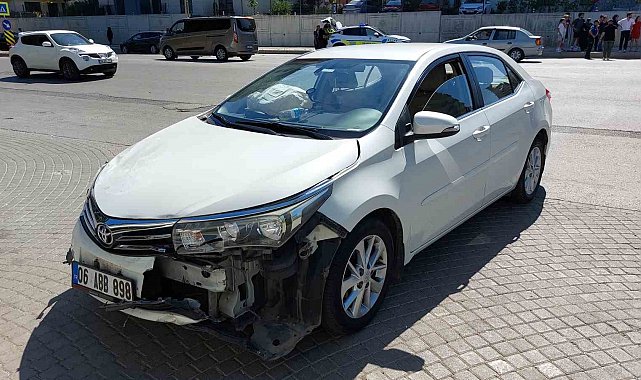 Samsun'da otomobil kamyonla çarpıştı : 3 yaralı