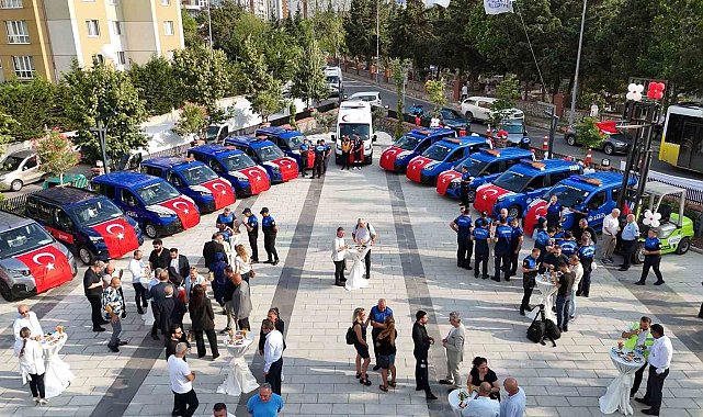 Sancaktepe'de 63 hak sahibi tapularına kavuştu, 16 yeni hizmet aracı alındı