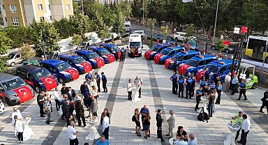 Sancaktepe'de 63 hak sahibi tapularına kavuştu, 16 yeni hizmet aracı alındı