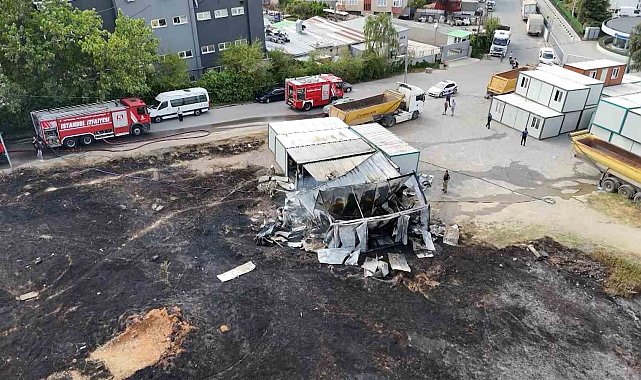 Sancaktepe'de otluk alandaki yangın inşaat alanına sıçradı