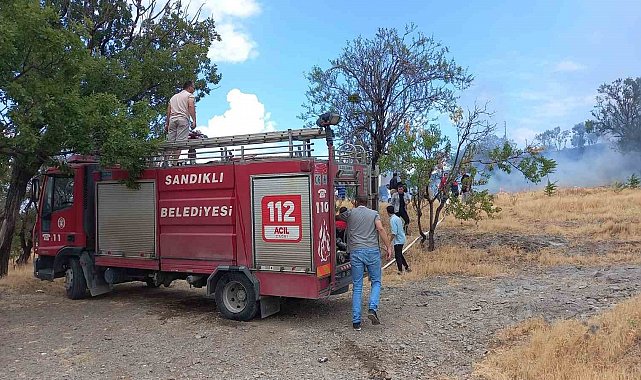 Sandıklı'da çıkan ot yangını paniğe neden oldu