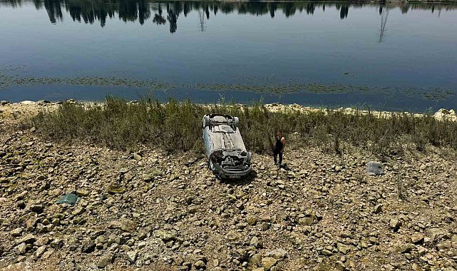 Şanlıurfa'da otomobil 5 metrelik şarampole devrildi, sürücü yara almadan kurtuldu