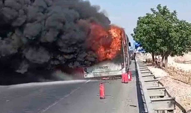 Şanlıurfa'da şehir içi yolcu otobüsü alev alev yandı