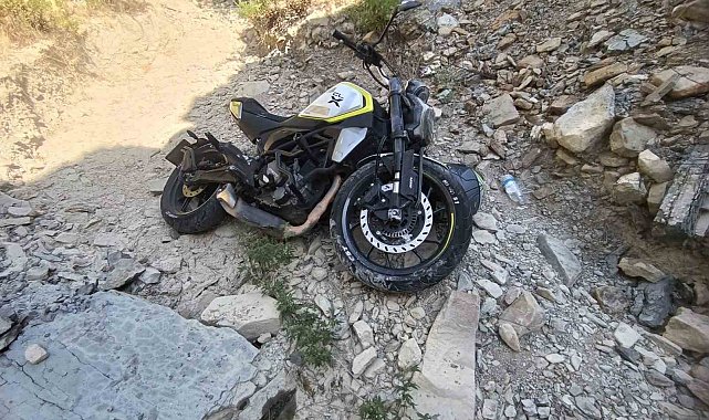 Şarampole yuvarlanan motosikletin sürücüsü yaralandı