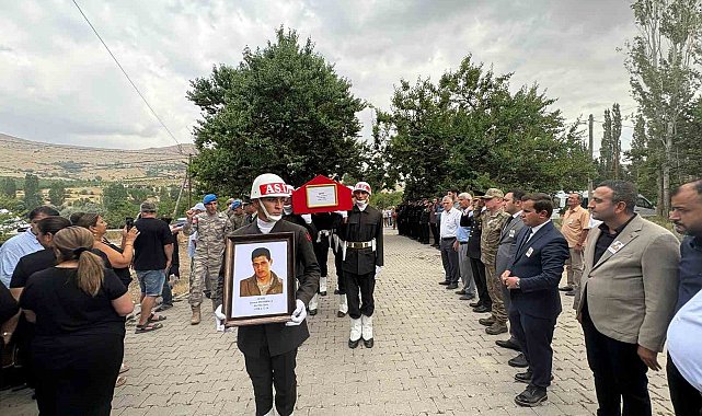 Şehit Kemal Demirbaş'ın naaşı 26 yıl sonra aile mezarlığına nakledildi