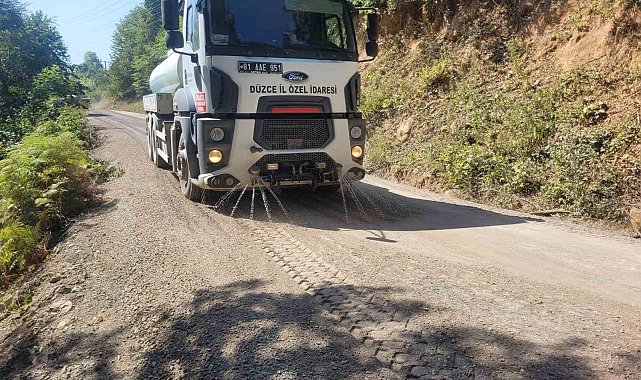 Şelaleye giden yolda hummalı çalışma