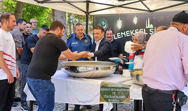 Şeyh Edebali Külliyesi'nde vatandaşlara şifalı pilav ikramı