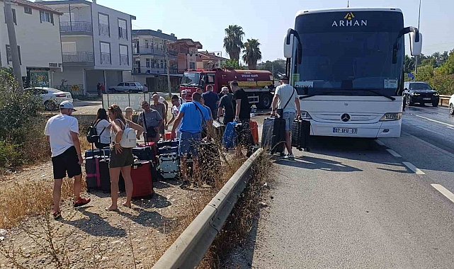 Seyir halindeki tur otobüsü yandı, 43 Polonyalı turist tahliye edildi