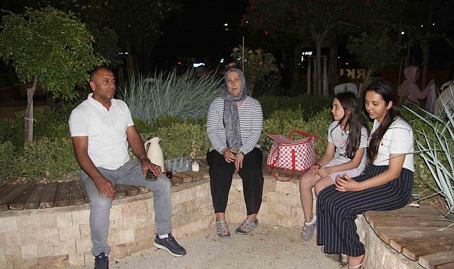 Sıcaktan bunalan vatandaşlar soluğu parklarda aldı